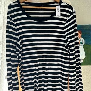 Old Navy Black and White Striped Long Sleeve Tee